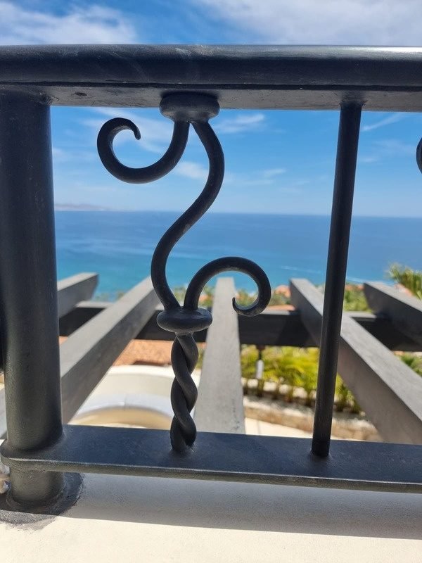 Detalle de voluta forjada y torchado
