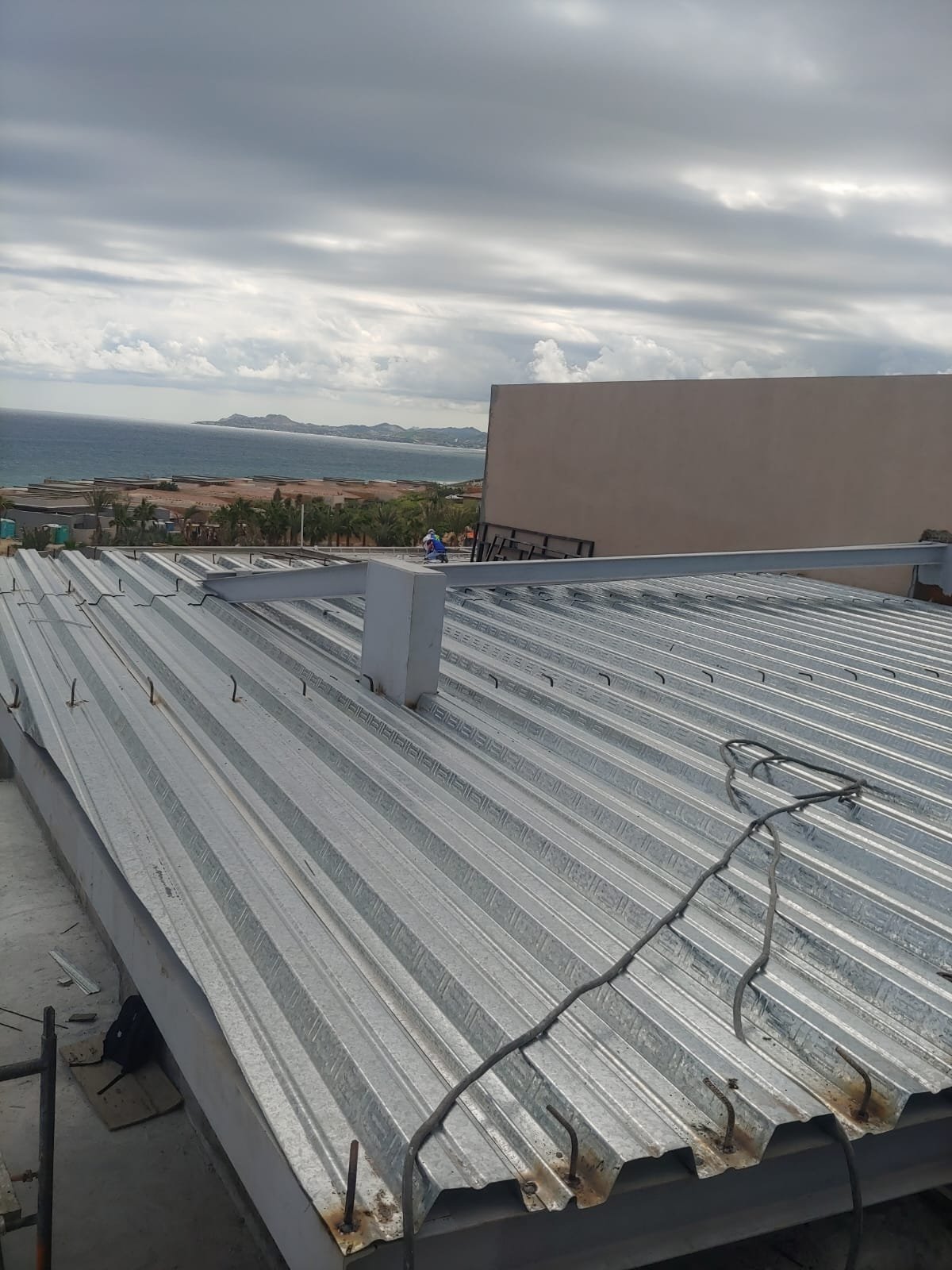 Losacero galvanizado instalado sobre la estructura