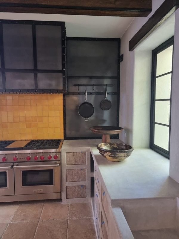 Muro de placa de acero con barra de colgado