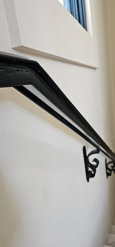 Detalle de perfil de pasamanos