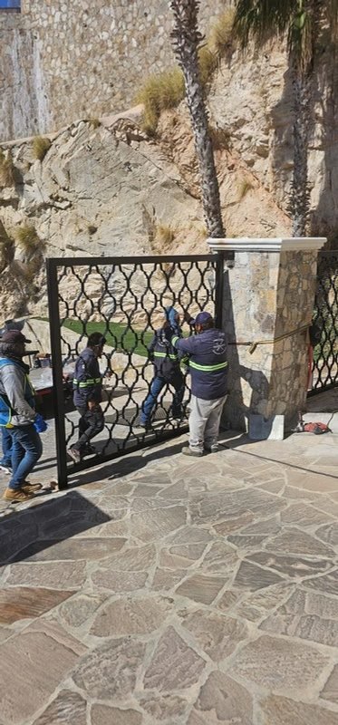 Colocación de portón de celosía